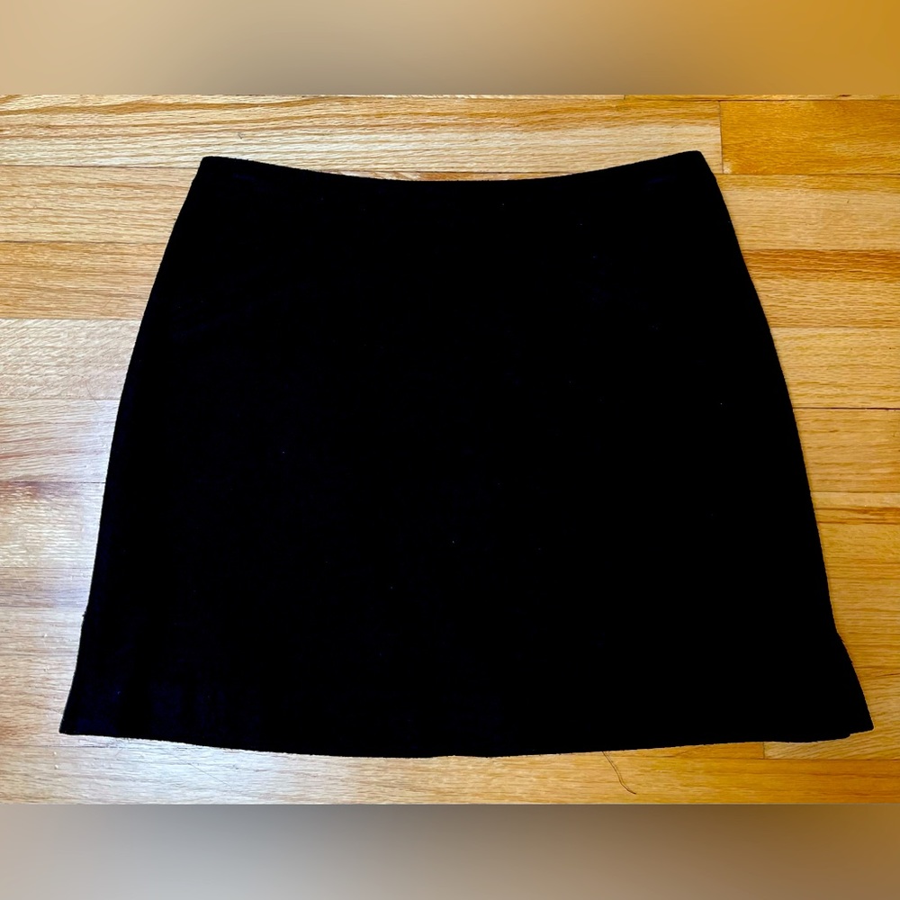 BCBG Max Azaria wool blend black mini skirt, size 6. Excellent condition.